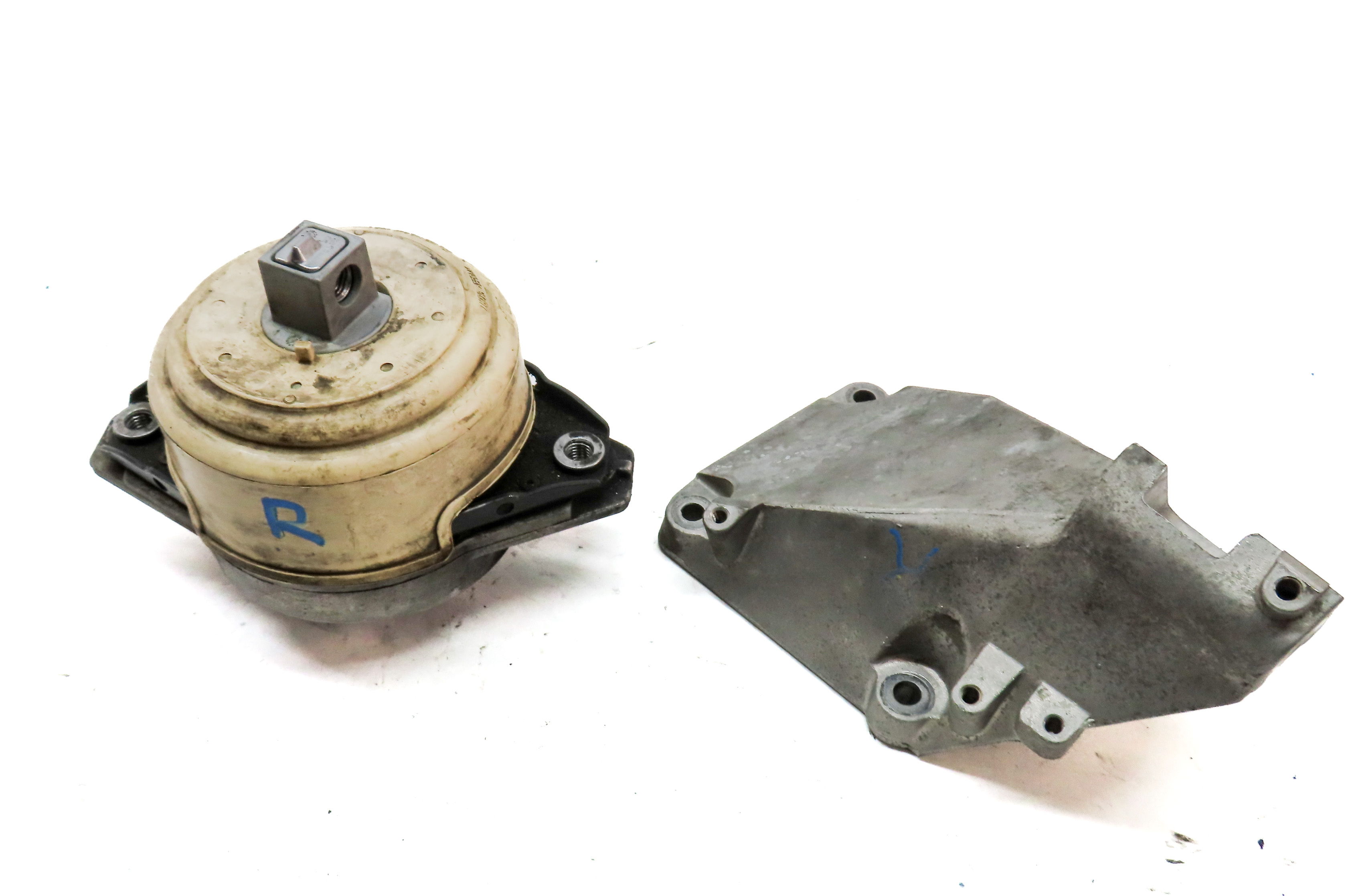2013 MERCEDES GL450 (X166) 4.6L (278.928) RIGHT ENGINE MOTOR MOUNT w/BRACKET SET — exact item pictured